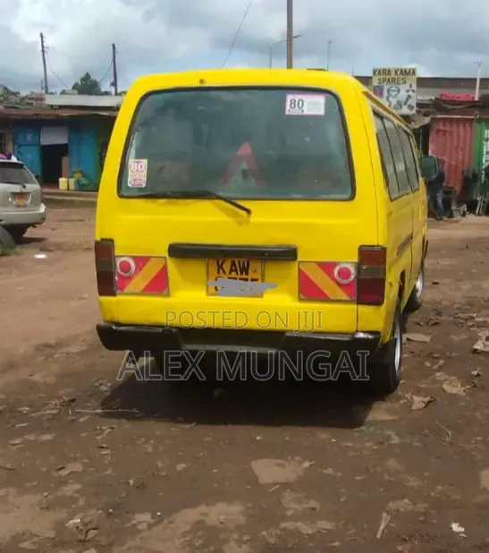 Nissan Caravan (Urvan) 1997 Yellow