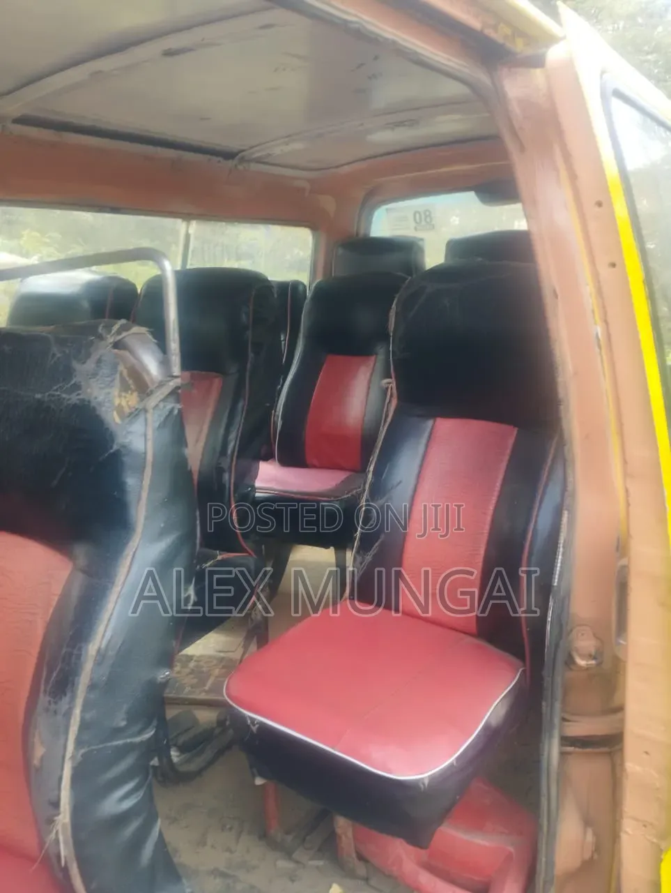 Nissan Caravan (Urvan) 1997 Yellow