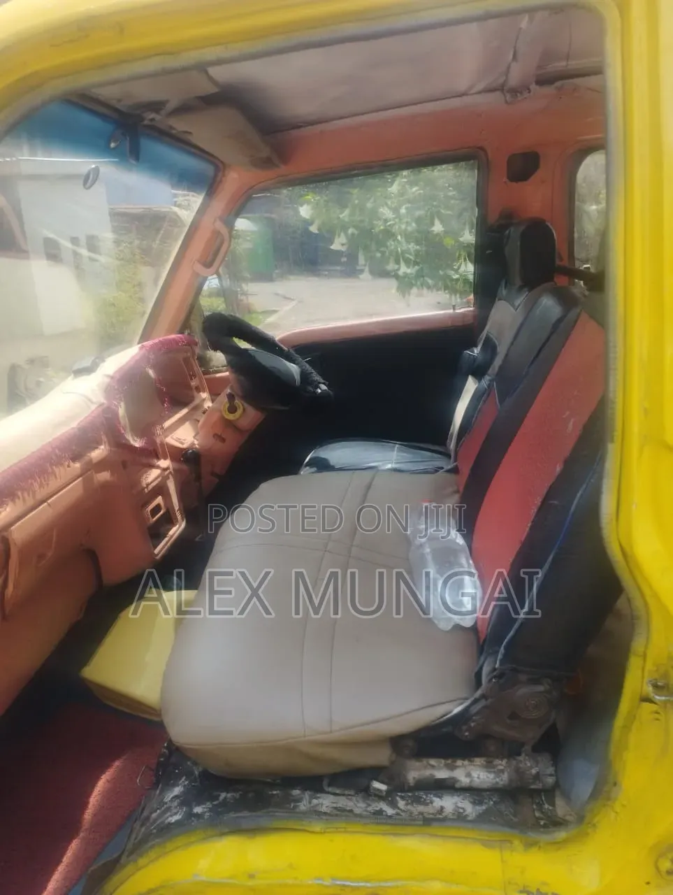 Nissan Caravan (Urvan) 1997 Yellow
