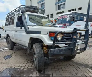 Toyota Land Cruiser 2006 White