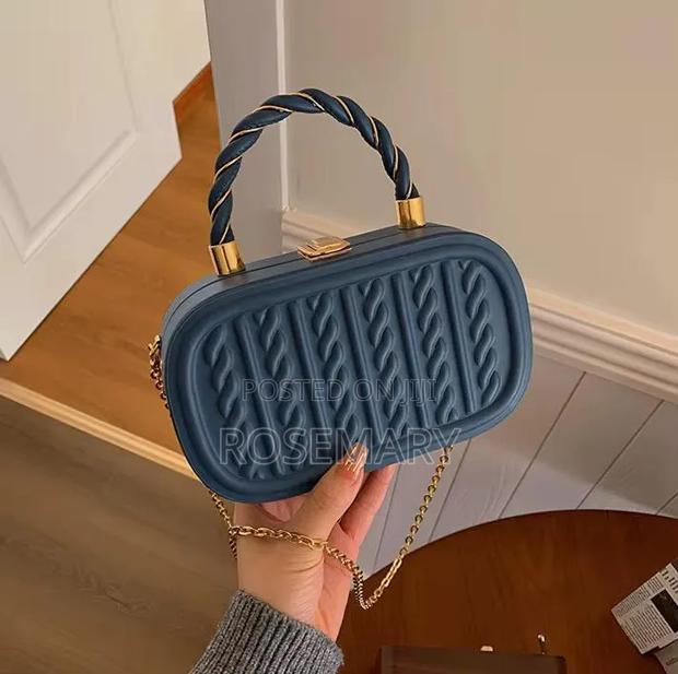 Box Bag Sling - thumbnail 2