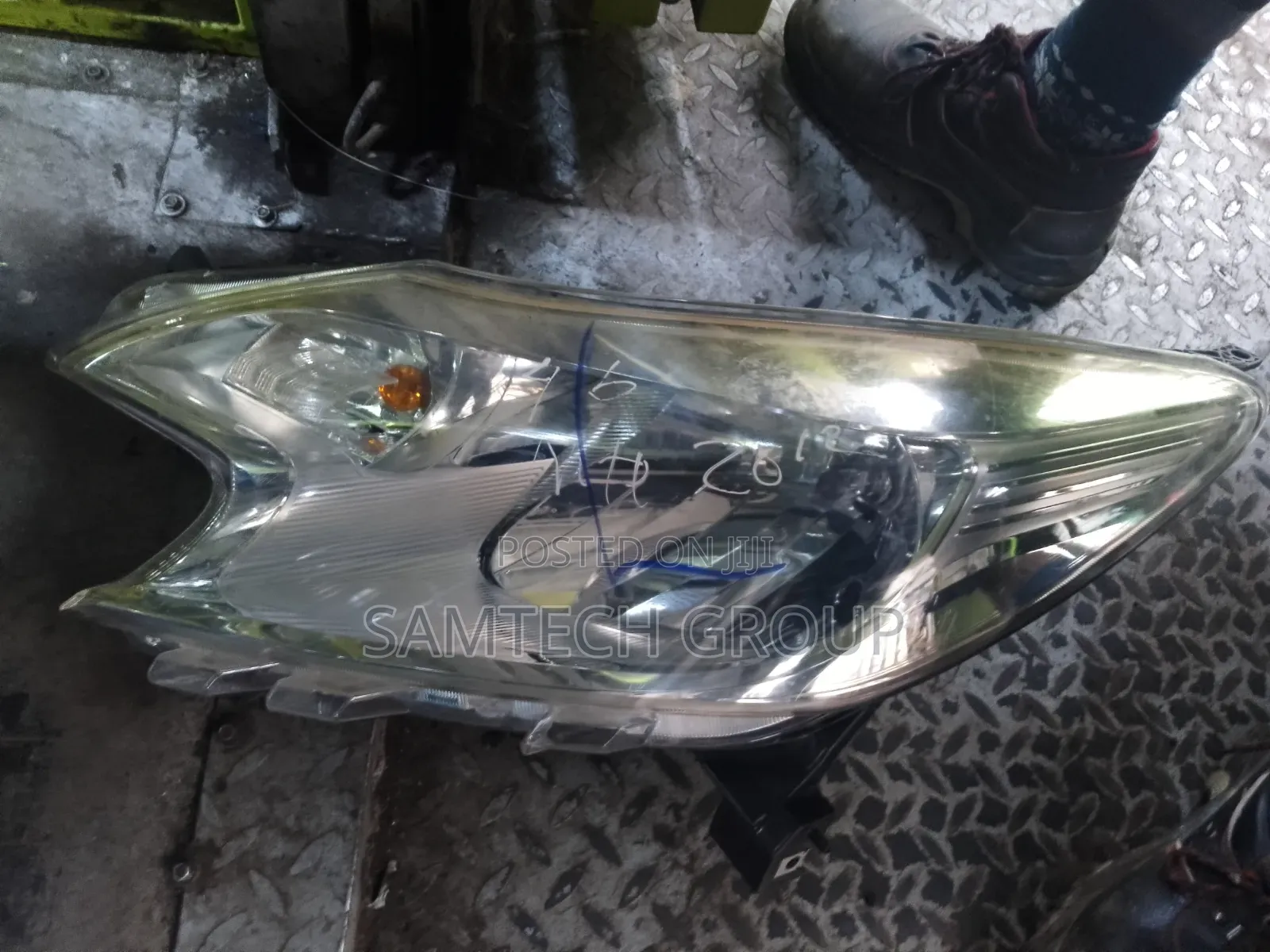 Nissan Note 2012 Head Light