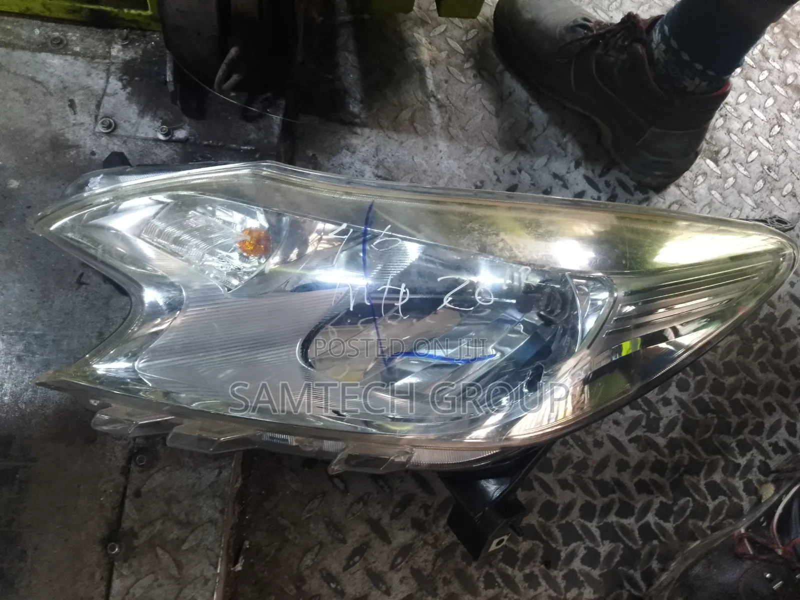 Nissan Note 2012 Head Light