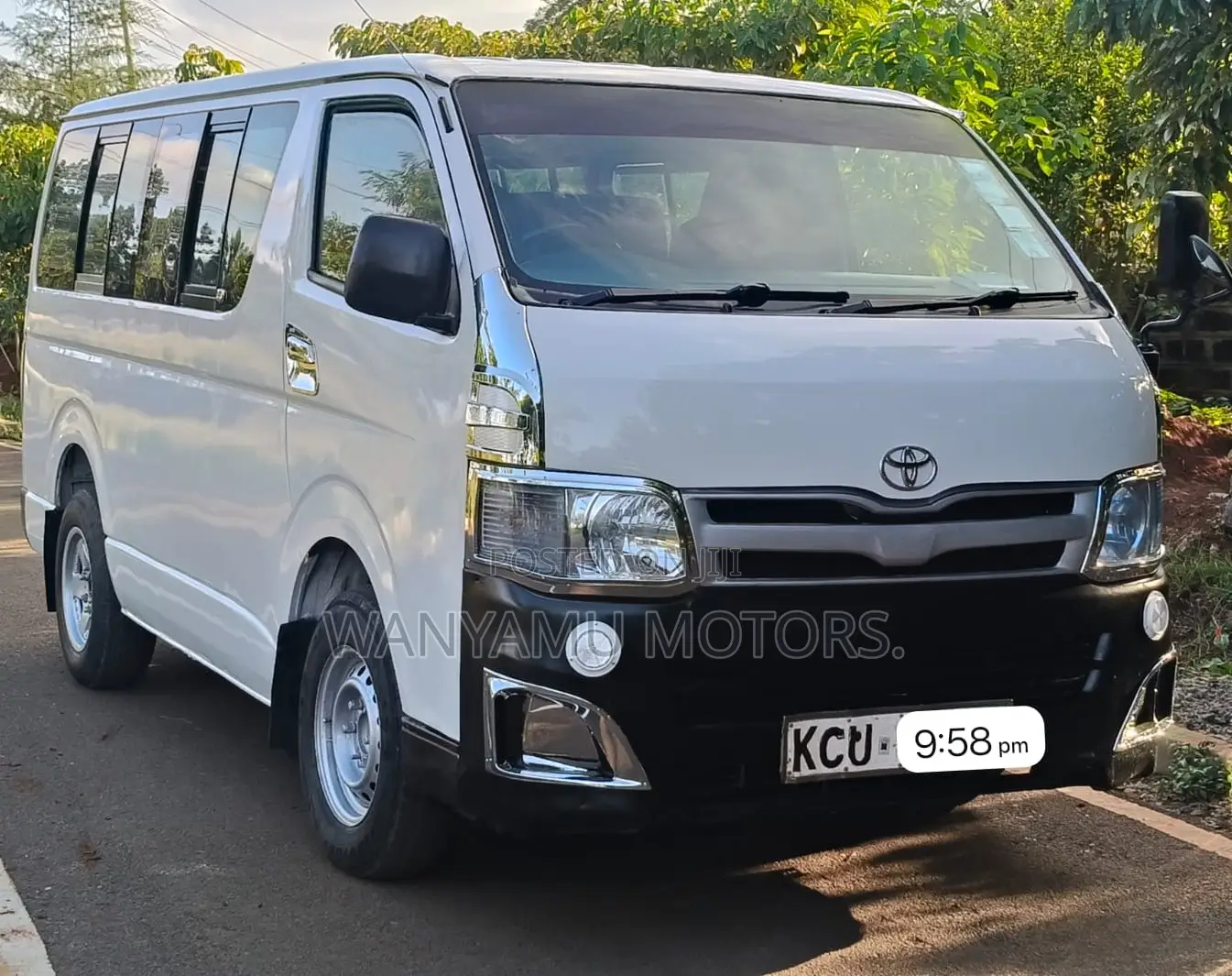 Toyota HiAce 2013 White