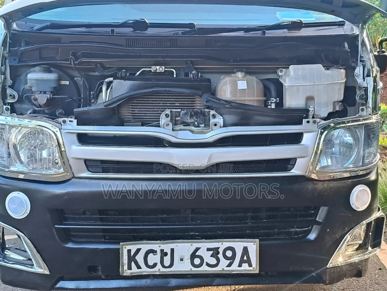 Toyota HiAce 2013 White