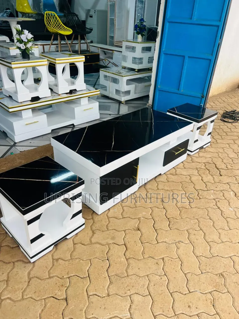 Table White Black Accents With 2 Stools