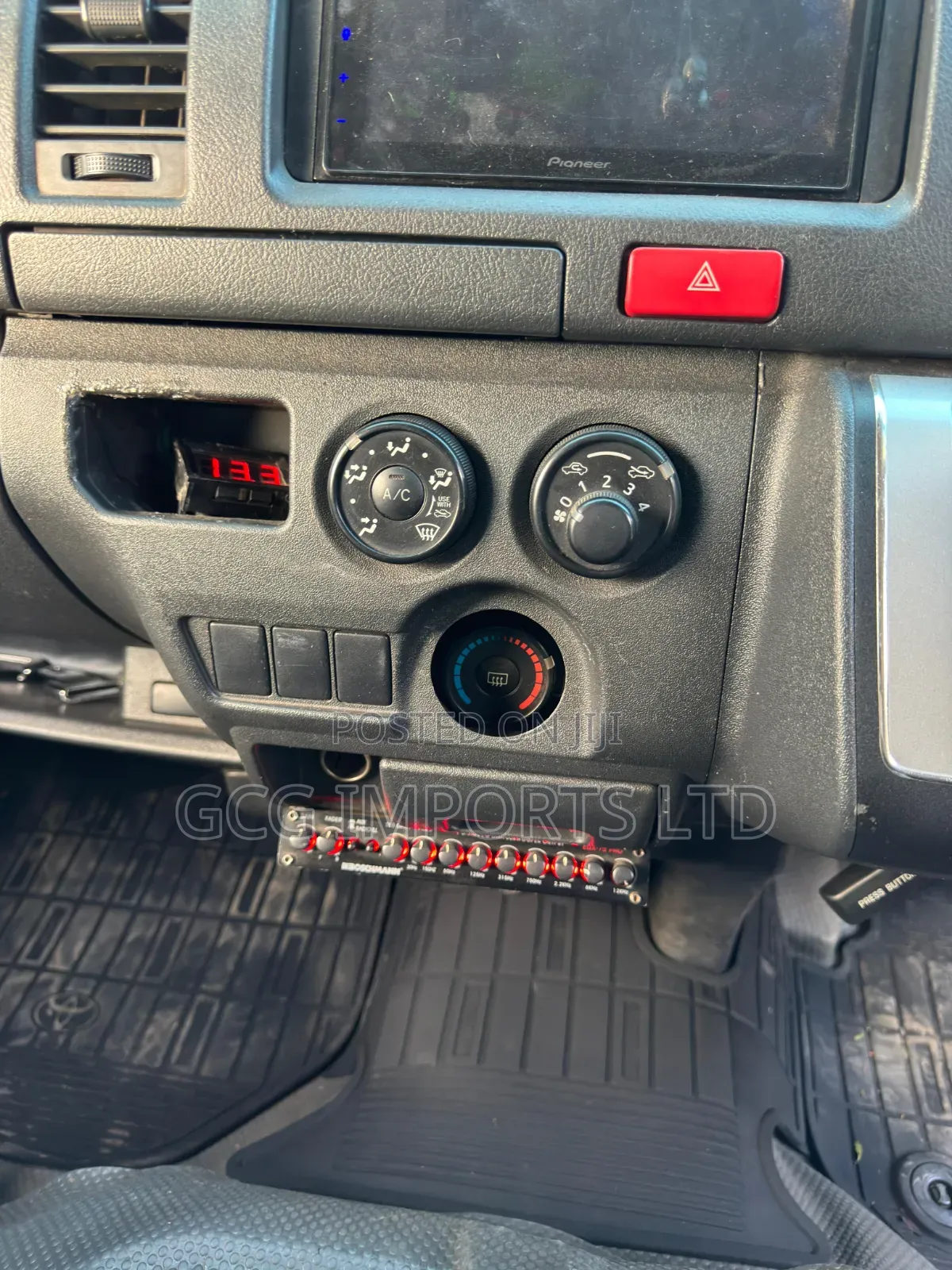 Toyota HiAce 2016