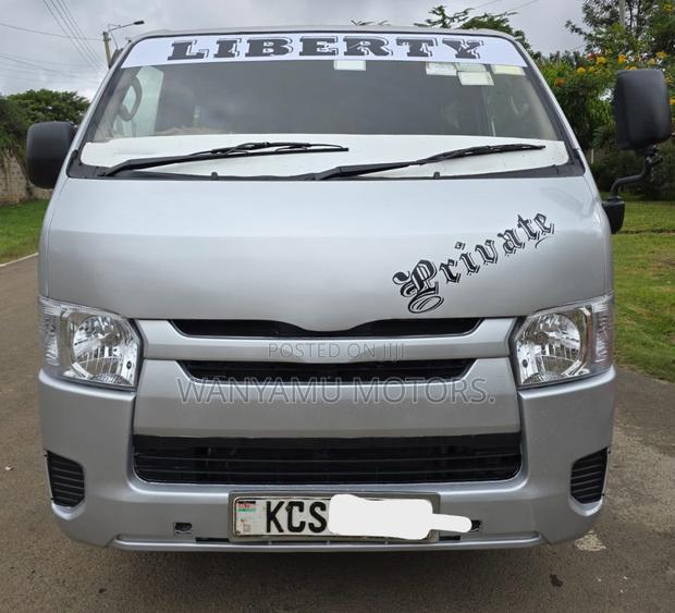 Toyota HiAce 2011 Silver