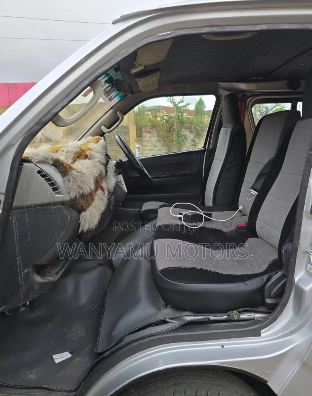 Toyota HiAce 2011 Silver