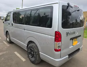 Toyota HiAce 2011 Silver