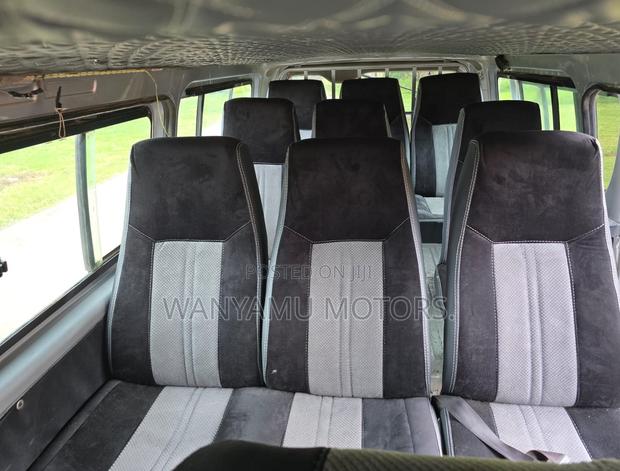 Toyota HiAce 2011 Silver - thumbnail 5