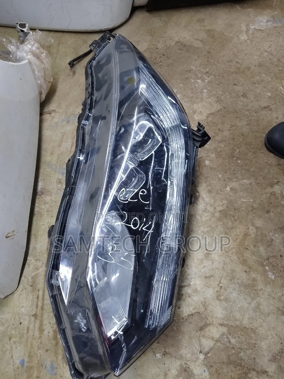Clean Honda Vezel 2014 Head Light