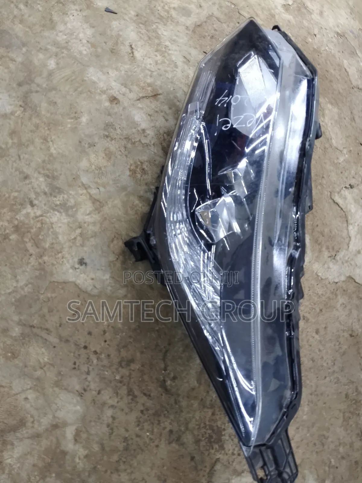 Clean Honda Vezel 2014 Head Light