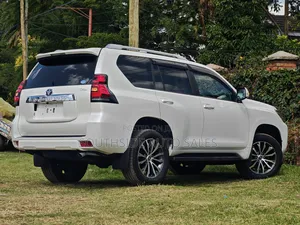 Toyota Land Cruiser Prado 2019 White