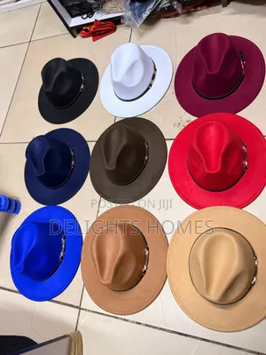 Wide Brim Fedora Hats With a Gold Band_yu
