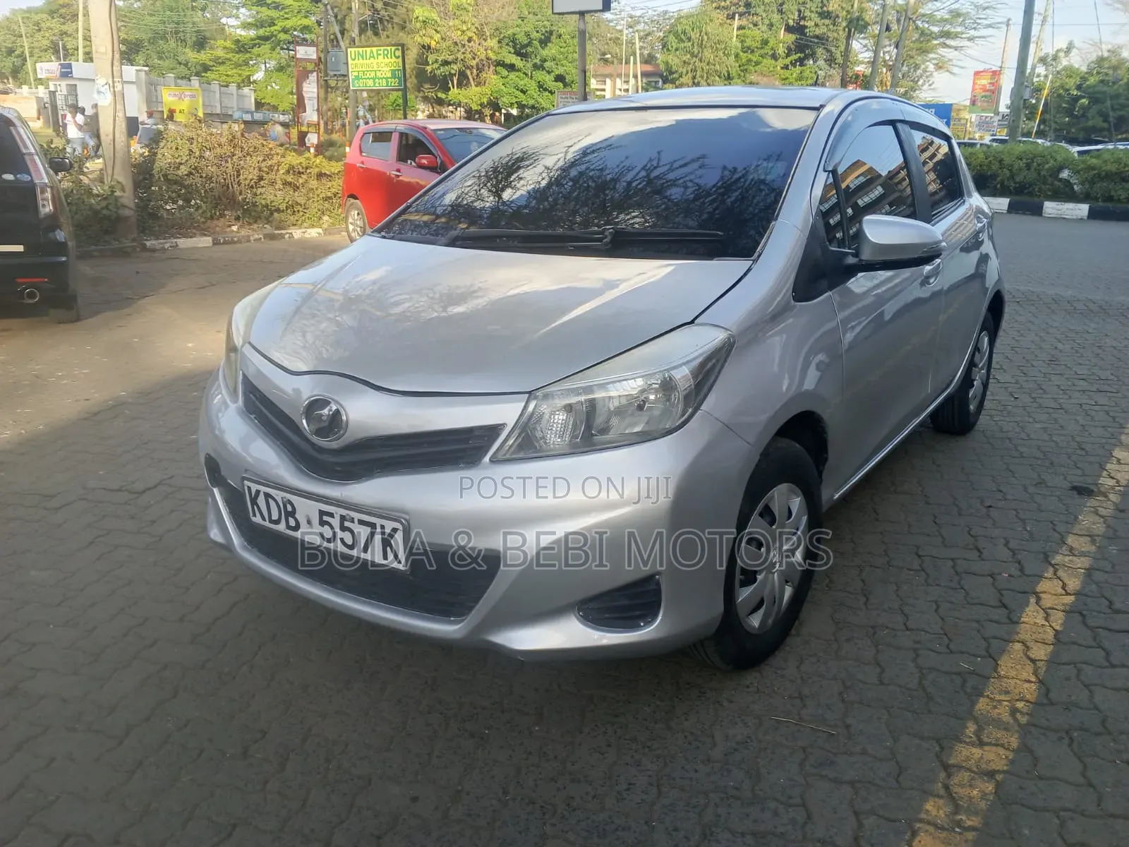 Toyota Vitz 2014 Silver