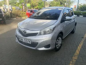 Toyota Vitz 2014 Silver