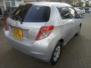 Toyota Vitz 2014 Silver
