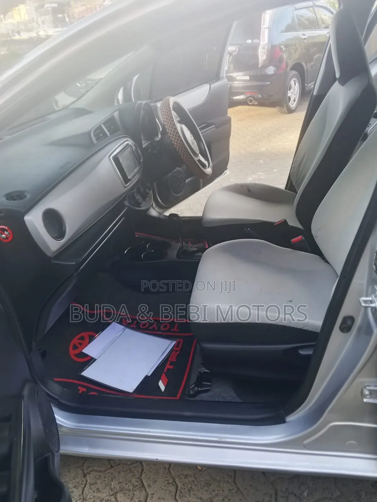 Toyota Vitz 2014 Silver