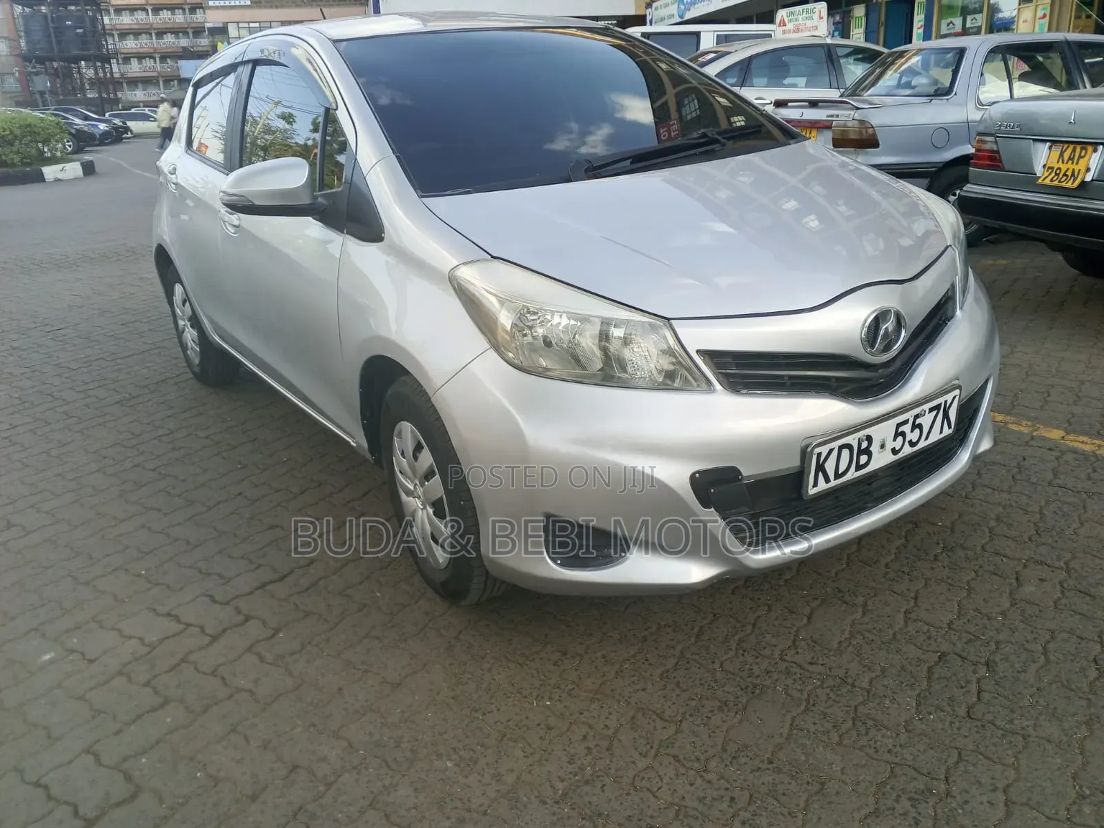 Toyota Vitz 2014 Silver