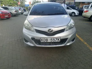 Toyota Vitz 2014 Silver