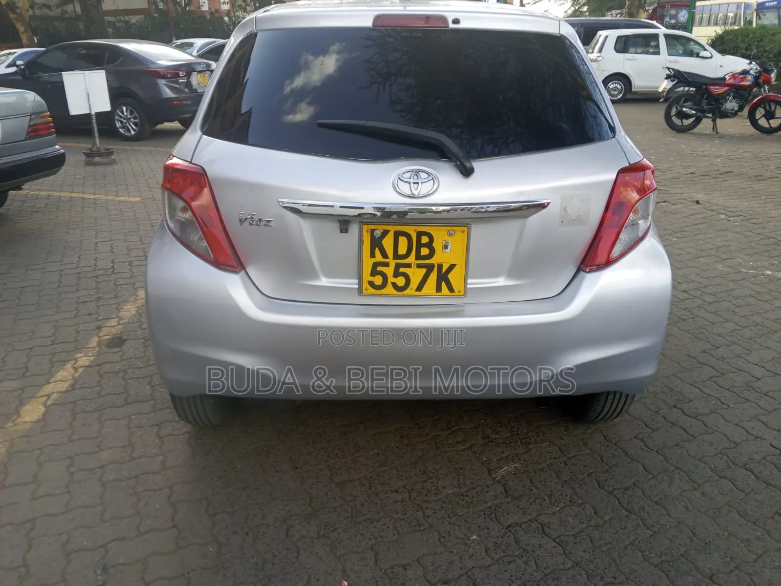 Toyota Vitz 2014 Silver