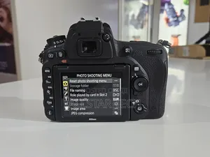 Nikon D7500 Body + Charger, Battery and Strap