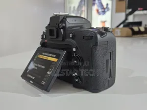 Nikon D7500 Body + Charger, Battery and Strap