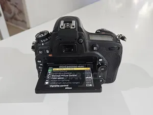 Nikon D7500 Body + Charger, Battery and Strap