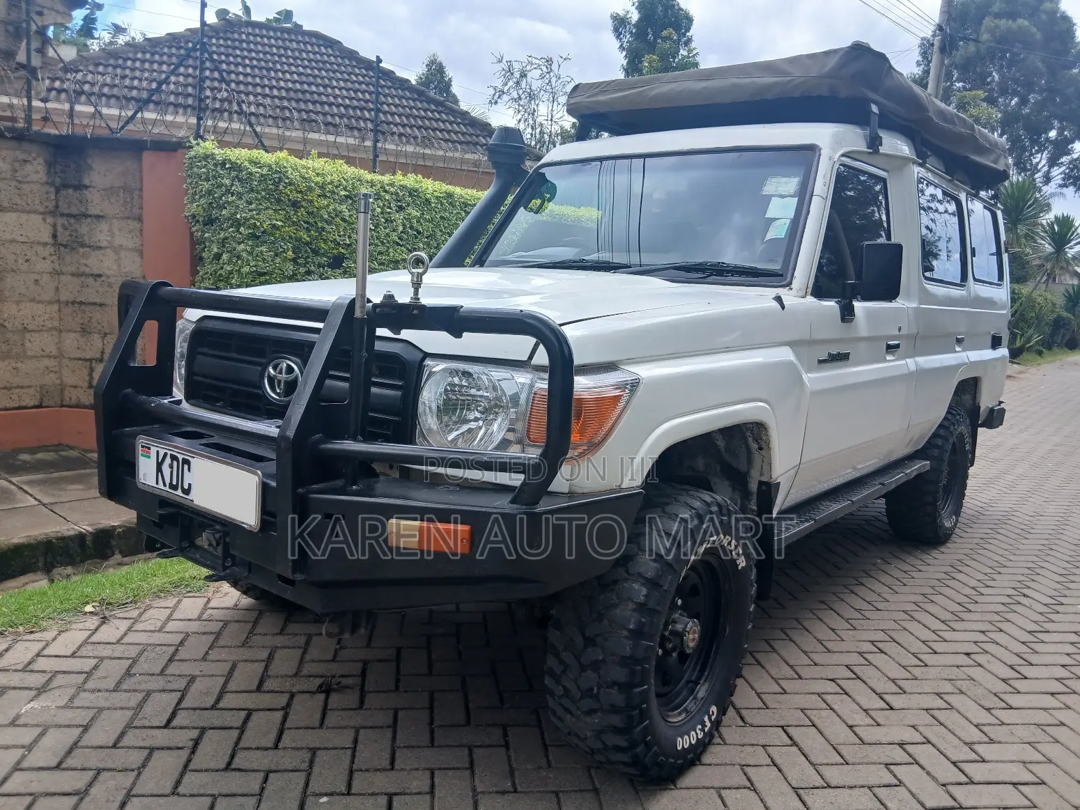 Toyota Land Cruiser 2010 White
