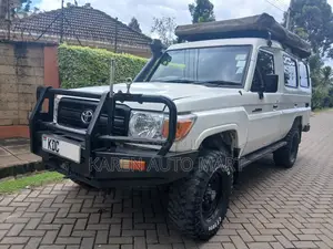 Toyota Land Cruiser 2010 White