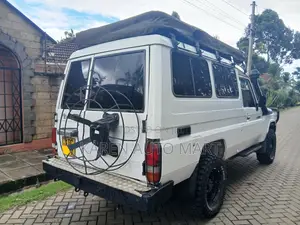 Toyota Land Cruiser 2010 White