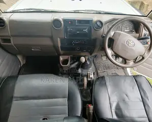 Toyota Land Cruiser 2010 White