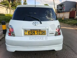 Toyota IST 2004 White