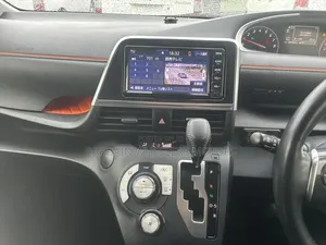 Toyota Sienta 2019 Red