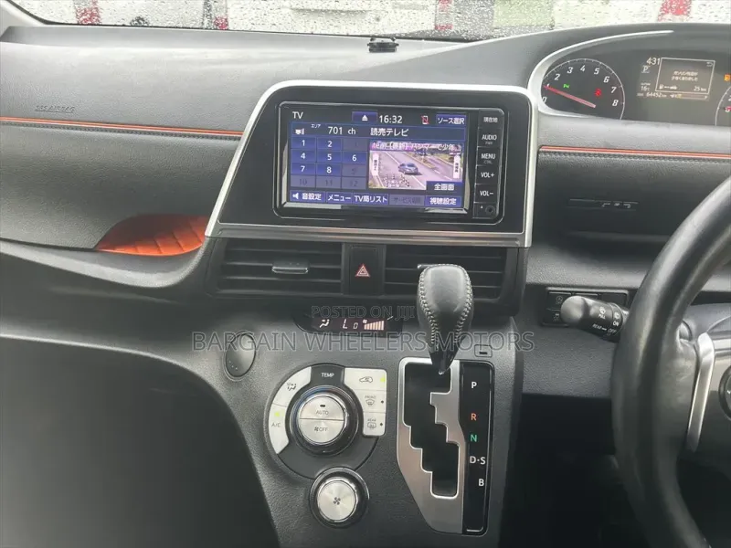Toyota Sienta 2019 Red