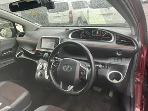 Toyota Sienta 2019 Red