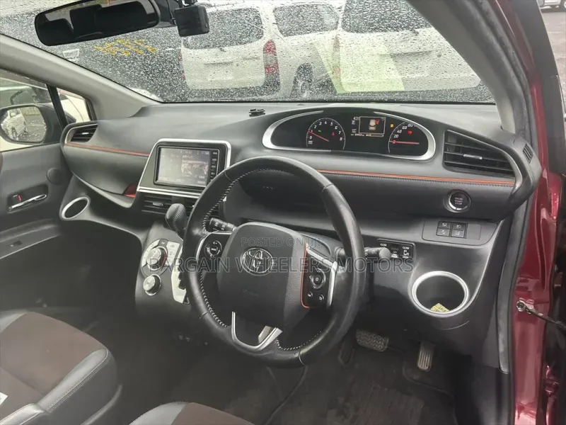 Toyota Sienta 2019 Red