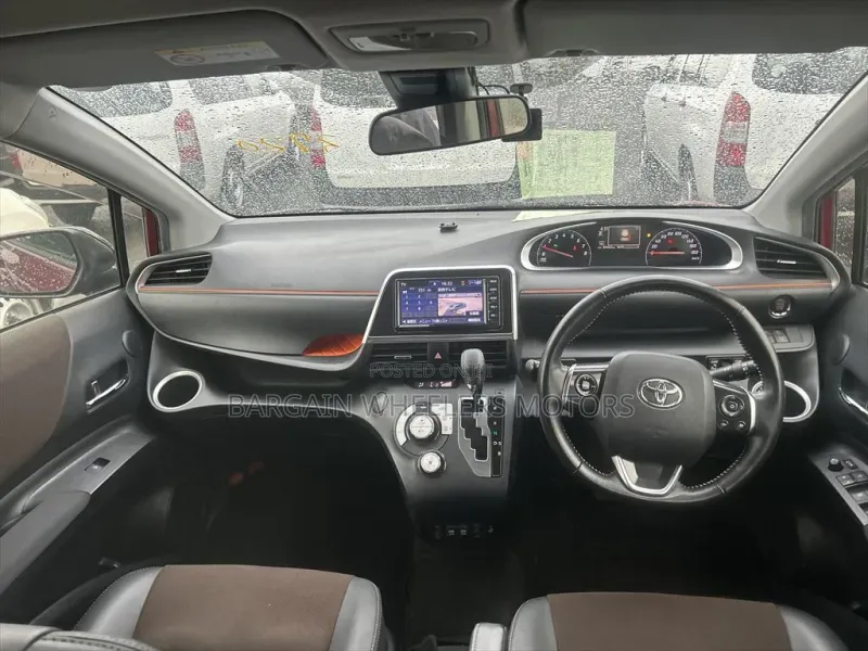 Toyota Sienta 2019 Red