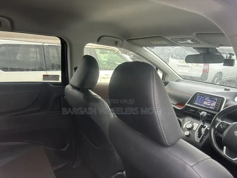 Toyota Sienta 2019 Red