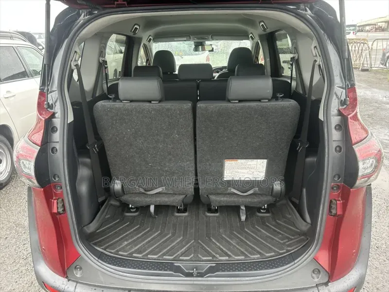 Toyota Sienta 2019 Red