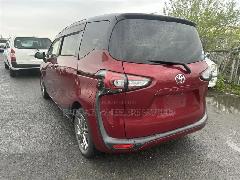 Toyota Sienta 2019 Red