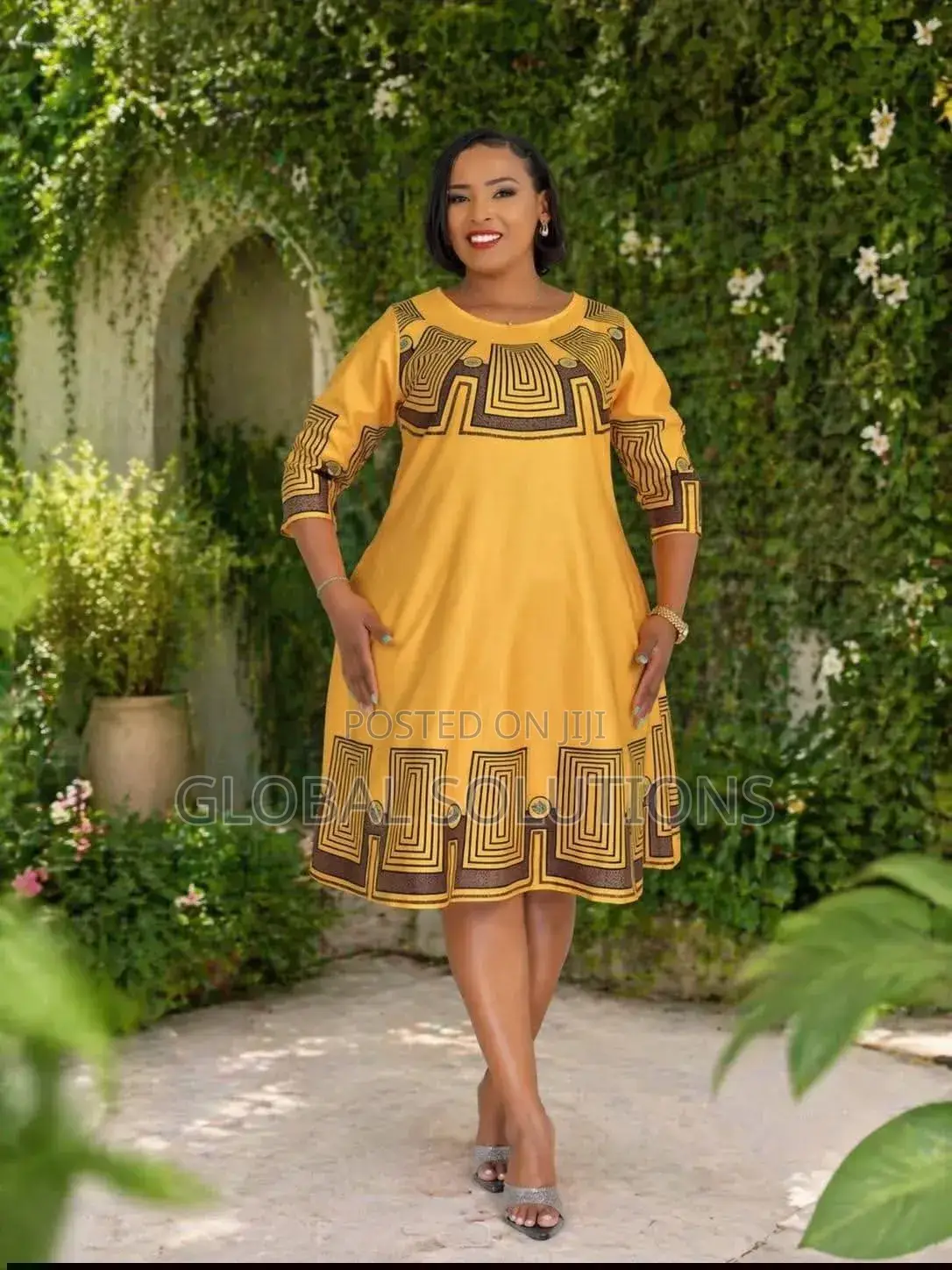 Senori Knee-Length Dresses