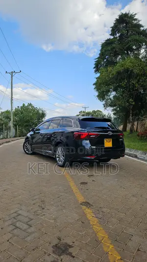 Toyota Avensis 2016 Black