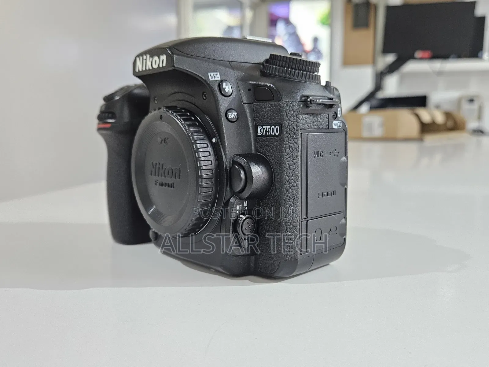 Nikon D7500 With Af-S Dx 18-140mm F/3.5-5.6g Ed Vr Lens