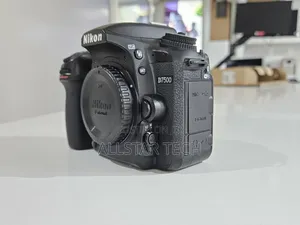 Nikon D7500 With Af-S Dx 18-140mm F/3.5-5.6g Ed Vr Lens