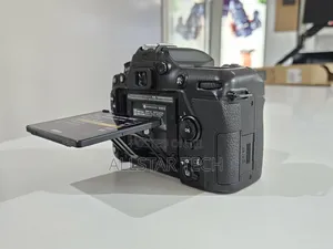Nikon D7500 With Af-S Dx 18-140mm F/3.5-5.6g Ed Vr Lens