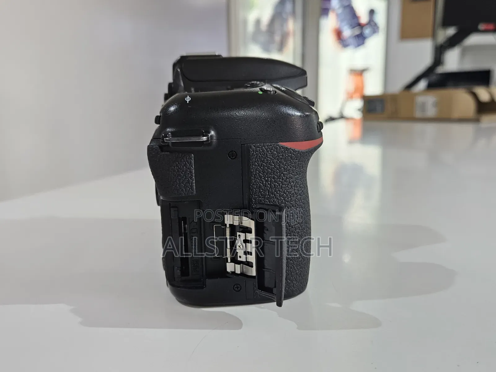 Nikon D7500 With Af-S Dx 18-140mm F/3.5-5.6g Ed Vr Lens