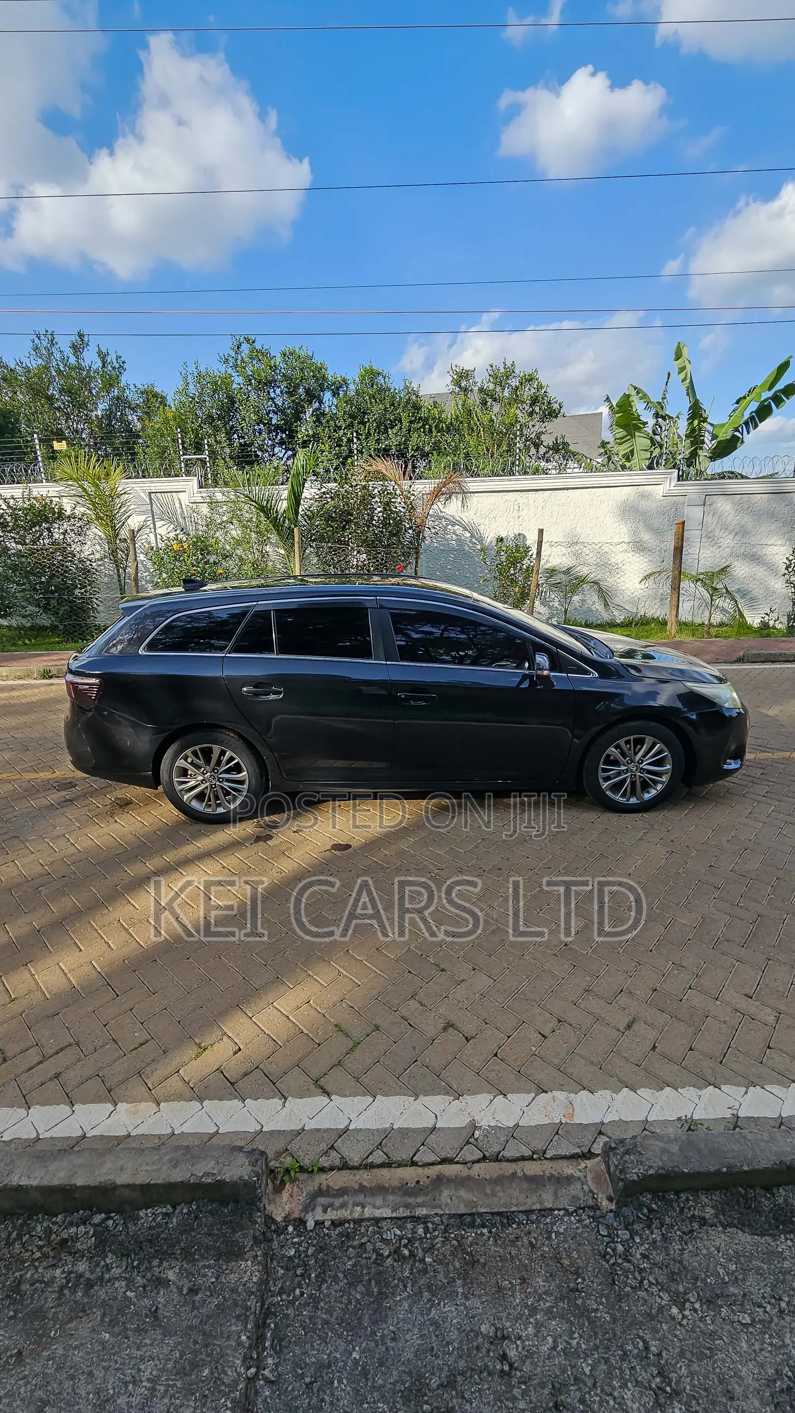 Toyota Avensis 2016 Black
