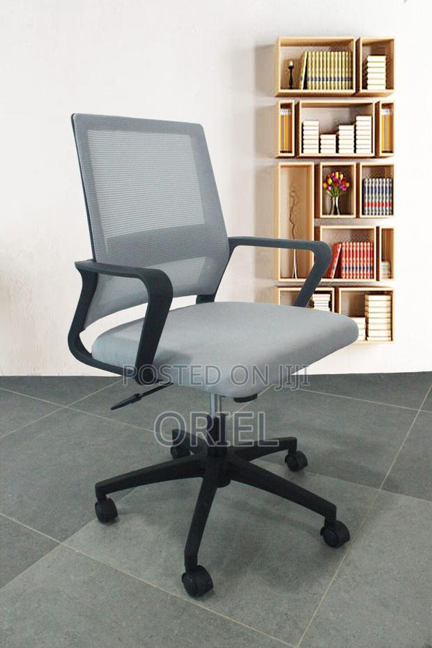 Office Chair : Ergonomic Mid-Back Office Swivel Gray Chair